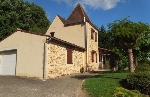 Bezenac Casa | Villa perigordina con vista panorámica y piscina climatizada.