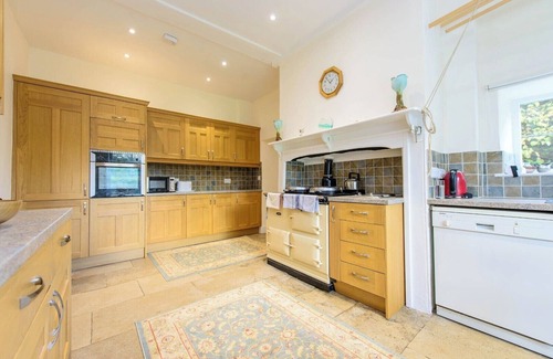 Milborne Saint Andrew Otro | Period Farmhouse With Large Garden In Village Location