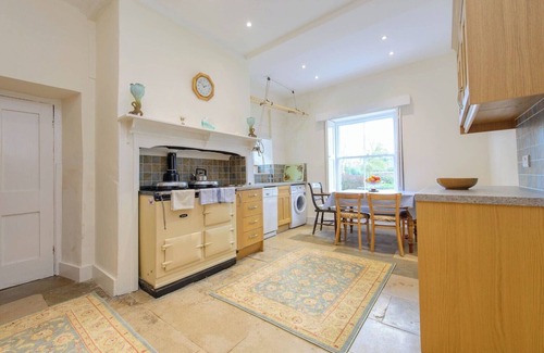 Milborne Saint Andrew Otro | Period Farmhouse With Large Garden In Village Location