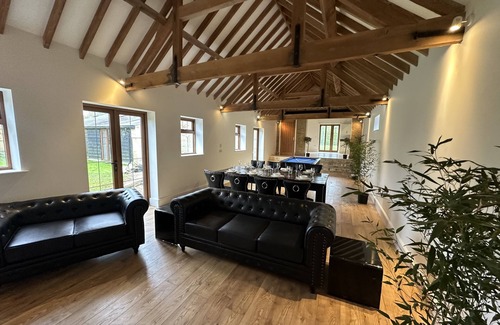Huntingdon Casa | Period renovated character barn located within oldhurst village.