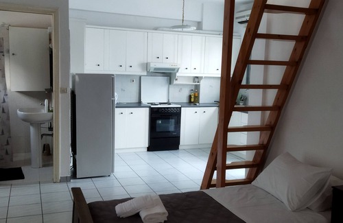 Perissa Casa | Perissa Art Villa - Kitchen & Washing Machine