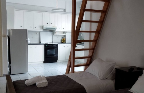 Perissa Casa | Perissa Art Villa - Kitchen & Washing Machine