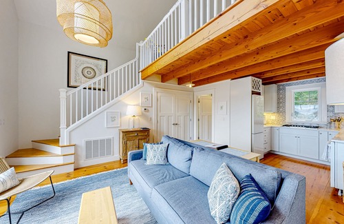 Westport Cabaña | Periwinkle Cottage | Sunny cottage in Westport Island overlooking the river