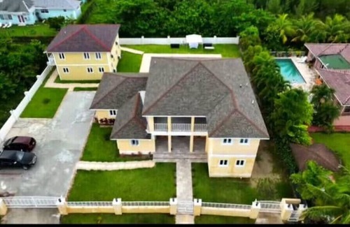 Nassau Apartamento | Periwinkle - Upscale Studio w Pool Near Beach