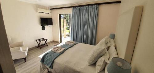Kasese Hotel | perky africa tours