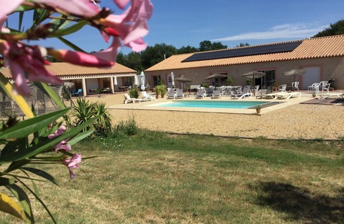 Villeneuve-de-la-Raho Casa | Perpignan, New, Very nice estate in an organic olive grove, 11 pers, Clim,