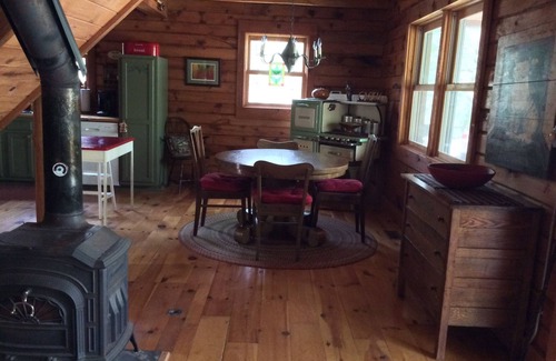 Narrowsburg Cabina | Perry Pond Paradise!