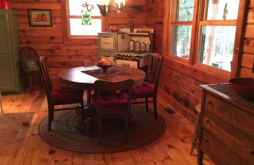 Narrowsburg Cabina | Perry Pond Paradise!