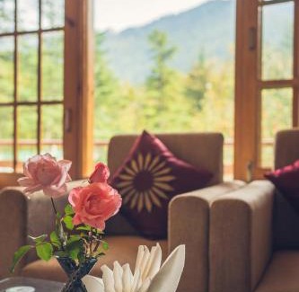 Manali Complejo | Persimmon Farmstead