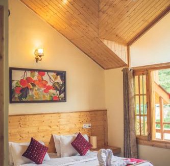 Manali Complejo | Persimmon Farmstead