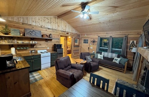 Huntsville Cabina | Persimmon Grove ~ New! Private Cabin Near Kings River