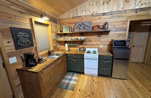 Huntsville Cabina | Persimmon Grove ~ New! Private Cabin Near Kings River