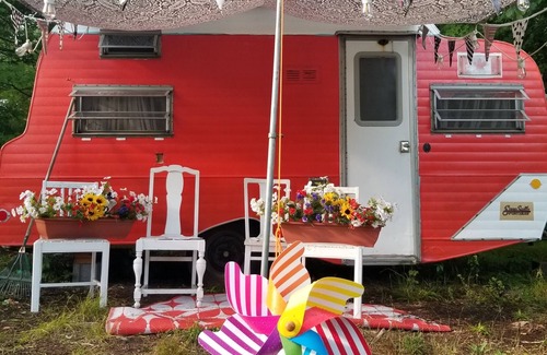 Tay Valley Casa | Perth, Boho Vintage Caravan for a quiet retreat, romantic or BFF getaway