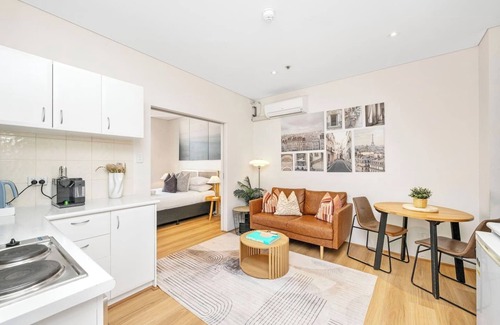 Northbridge Apartamento | Perth City Retreat: Victoria Ave 1BR Apt