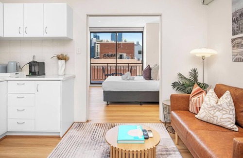Northbridge Apartamento | Perth City Retreat: Victoria Ave 1BR Apt