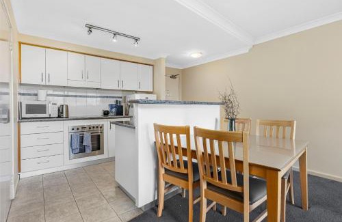 Perth Central Business District Apartamento | Perth Family Getaway Pool & Parking