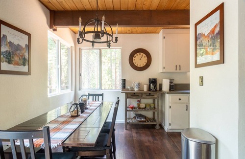 Arnold Cabina | Pet and Family Friendly - Fall Retreat