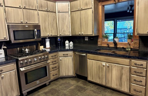 Yates Center Cabaña | Pet & Family Friendly Cottage w/ Nature Views in Yates Center - Fire Pit & Grill