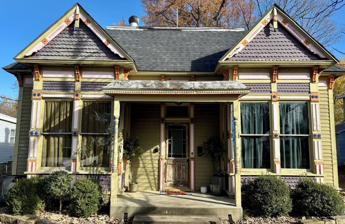 Yates Center Cabaña | Pet & Family Friendly Cottage w/ Nature Views in Yates Center - Fire Pit & Grill