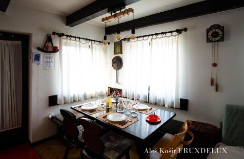 Jesenice Casa | Pet & Family Friendly House Viktorija - house near Golica with Triglav view