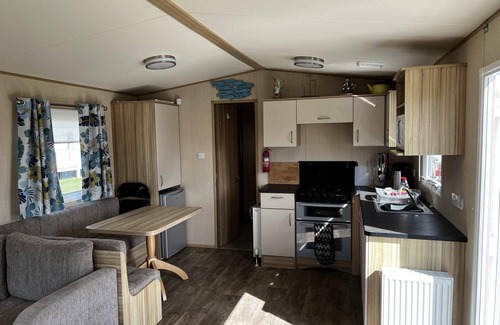 Heacham Chalet De Esquí | pet Free 2 Bedroom Caravan With Decking at Heacham