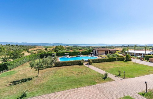 Castiglione del Lago Apartamento | Apartamento que admite mascotas en Castiglion del Lago PG con piscina al aire.