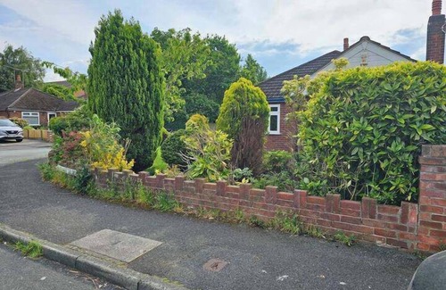 Chester Casa | Pet Friendly - 2 Bedrooms - 4 Guests - Parking