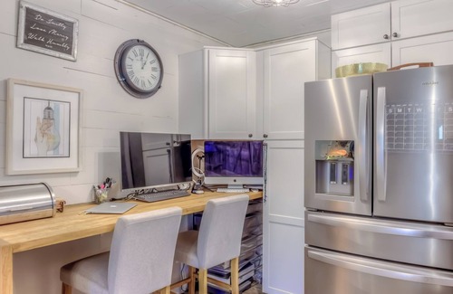 Casas Adobes Condominio | Pet-friendly 1-bedroom condo in NW Tucson with Fireplace & Covered Patio