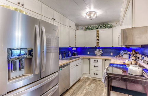 Casas Adobes Condominio | Pet-friendly 1-bedroom condo in NW Tucson with Fireplace & Covered Patio
