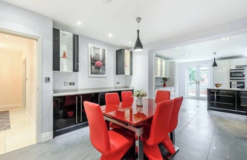 Northwood Casa | Pet Friendly - 11 Guests - 6 Beds - Bbq - Parking
