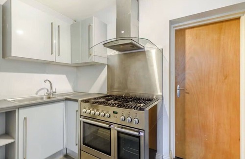 Northwood Casa | Pet Friendly - 11 Guests - 6 Beds - Bbq - Parking