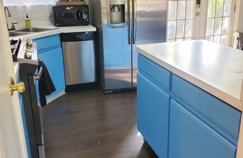 Mahncke Park Casa | Pet friendly 2-bedroom near downtown San Antonio, Pearl, Riverwalk, Zoo, museums