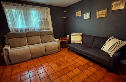 Shearer Hills - Ridgeview Casa | Pet Friendly 2-bedroom house in Central San Antonio
