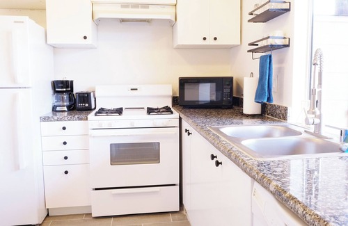 Spring Valley Casa | Pet Friendly 2-bedroom townhome in Las Vegas 3 miles from Strip