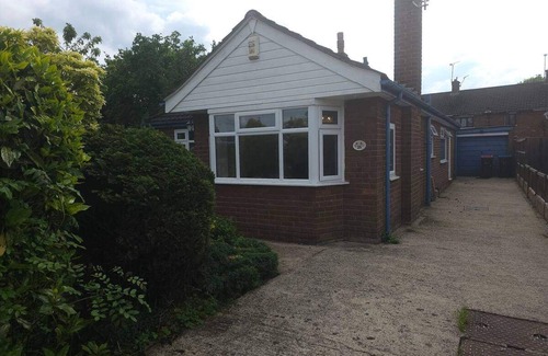 Chester Casa | Pet Friendly - 2 Bedrooms - 4 Guests - Parking