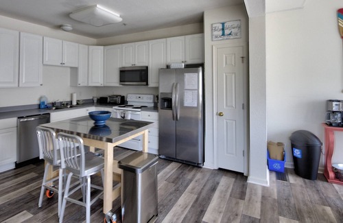 Ocean View Casa | Pet Friendly (~20lb), 4 BD Townhome, 10 Min to Beach, Near Pool, Tennis, Kayak, and Free Activities!