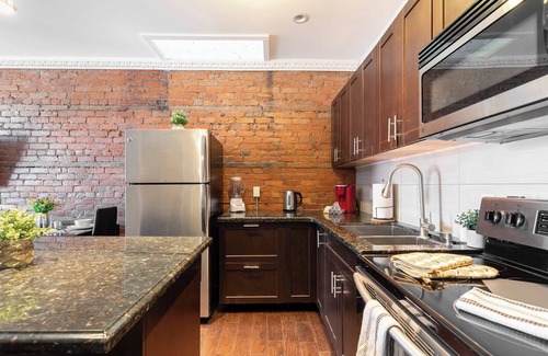 Central Hamilton Apartamento | Pet-friendly 2BR Apartment Near Downtown