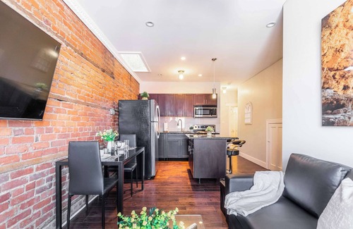 Central Hamilton Apartamento | Pet-friendly 2BR Apartment Near Downtown