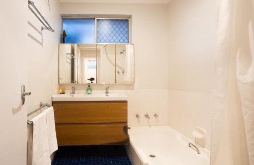 Shenton Park Casa | Pet Friendly 2BR Family home in Shenton Park