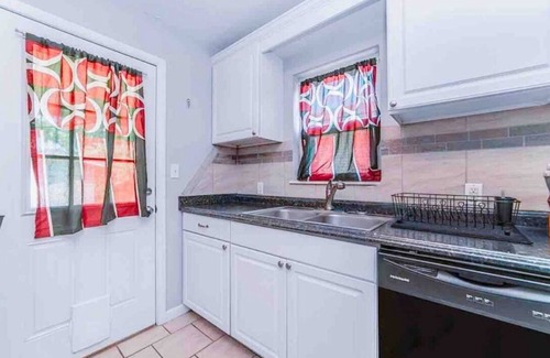 Central Oklahoma City Casa | Charming 3-bedroom house with AC, fitness room in superb Oklahoma City