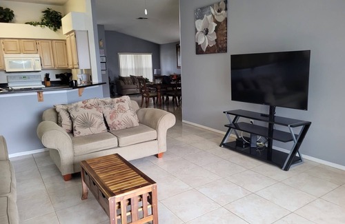 Chatham Park Villa | Villa ejecutiva de 3 camas con piscina privada para 8 personas