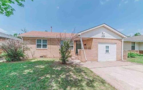 Central Oklahoma City Casa | Pet friendly 3 bedroom house