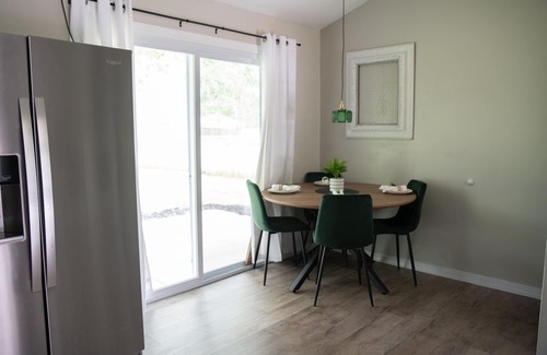 Youngstown Casa | Pet Friendly 3 bedroom 1 king,1 Queen,1 Full Bed Home