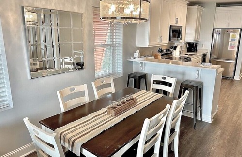 Isle of Palms Condominio | Pet Friendly | 3 BR Oceanfront Condo With Pool | Free Wifi | Beautiful Views