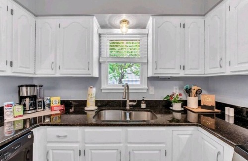 Drayton Plains Apartamento | Pet Friendly 3 BR with Yard & Garage Near Beaumont