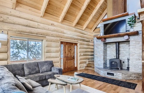 Lyons Cabina | Pet Friendly 31 Day + Rental | 15 Minutes to Estes Park