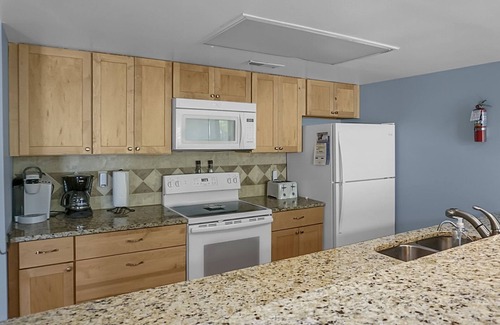 Ocean Ridge Casa | Pet Friendly, 3Bed, easy walk to Pool, Beach, Restaurants, Golf N Pickle Ball