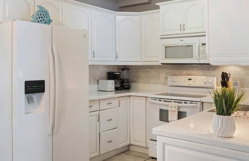 South Pinellas Community Council Casa | Pet-Friendly 4 Bed/2 Bath Oasis with Pool - Just