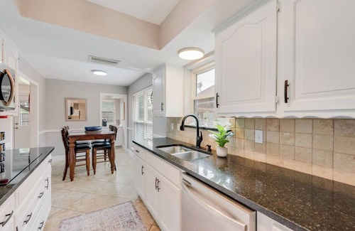 Northeast Carrollton Casa | Pet-Friendly 4+ Bedroom Home – Ideal for Stays!