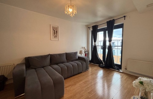 Grays Apartamento | Tranquil Riverside Apartment in Grays